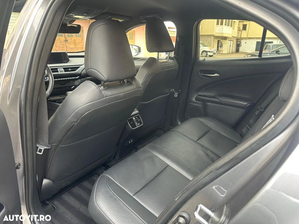 Lexus UX - 13