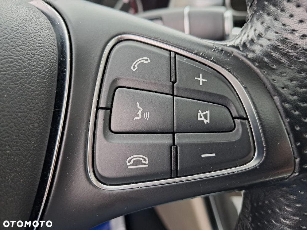Mercedes-Benz Klasa C 300 7G-TRONIC - 23