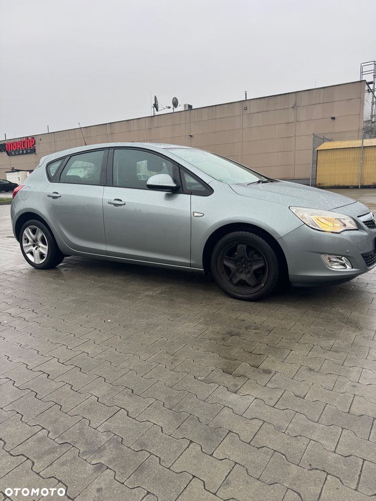 Opel Astra 1.6 Design Edition - 8