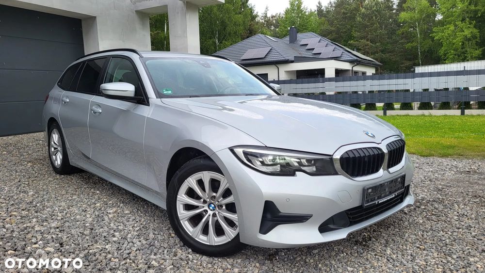 BMW Seria 3 318d Touring - 11