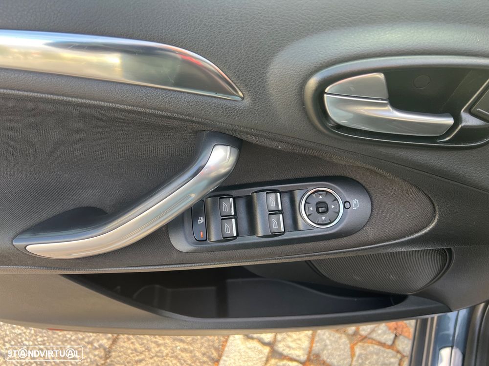 Ford S-Max 2.0 TDCi Titanium 7L - 19