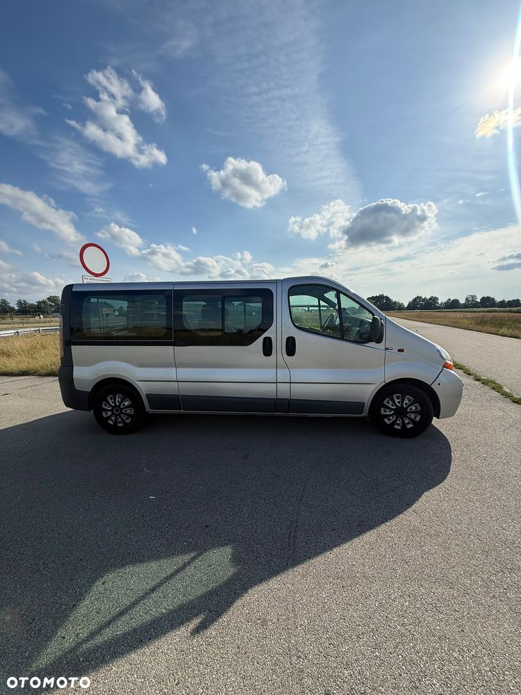 Renault Trafic Passenger - 4