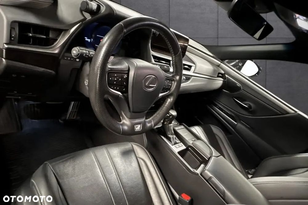 Lexus ES 300h F Sport - 13