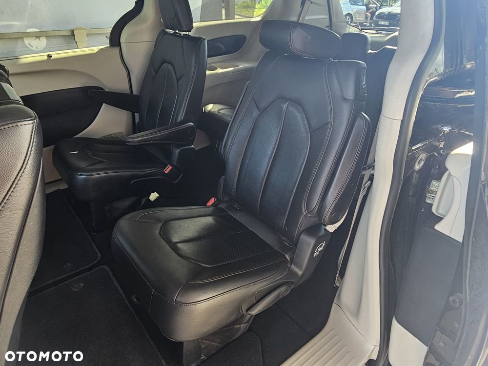 Chrysler Pacifica - 21