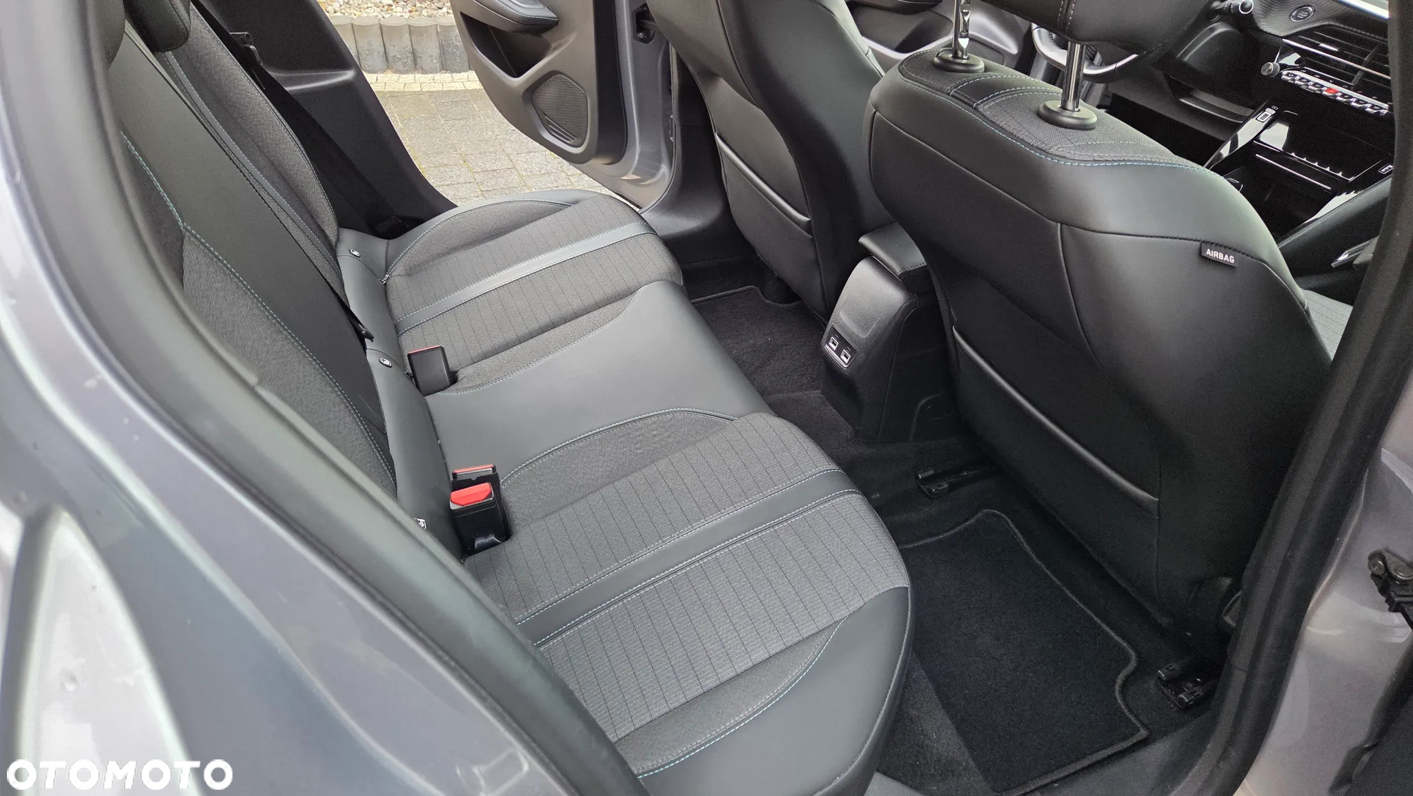 Peugeot 208 e-208 Allure - 5