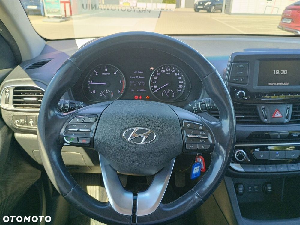 Hyundai i30 1.6 D Classic + - 20