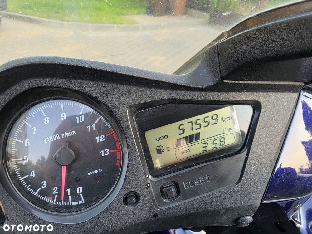 Honda VFR - 13