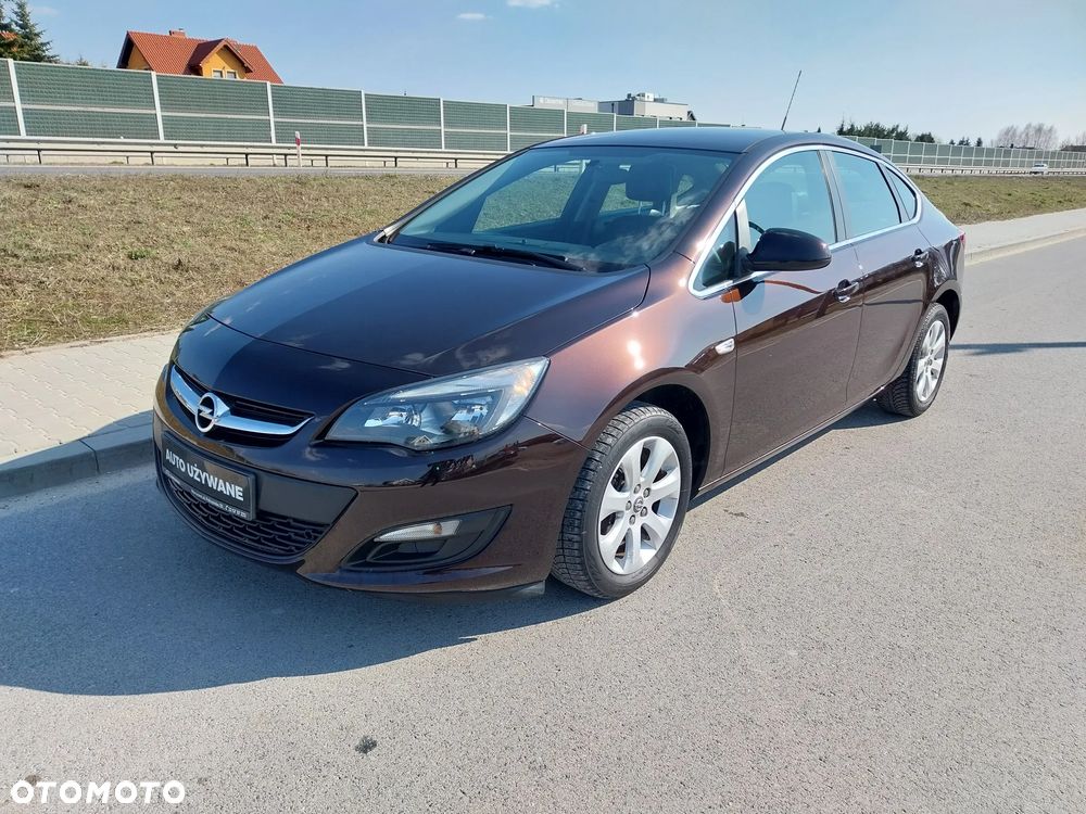 Opel Astra 1.4 T Executive EU6 - 1