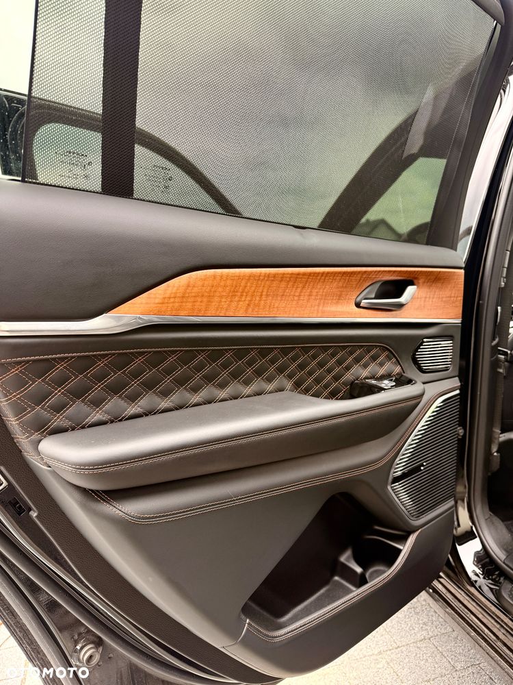 Jeep Grand Cherokee - 12