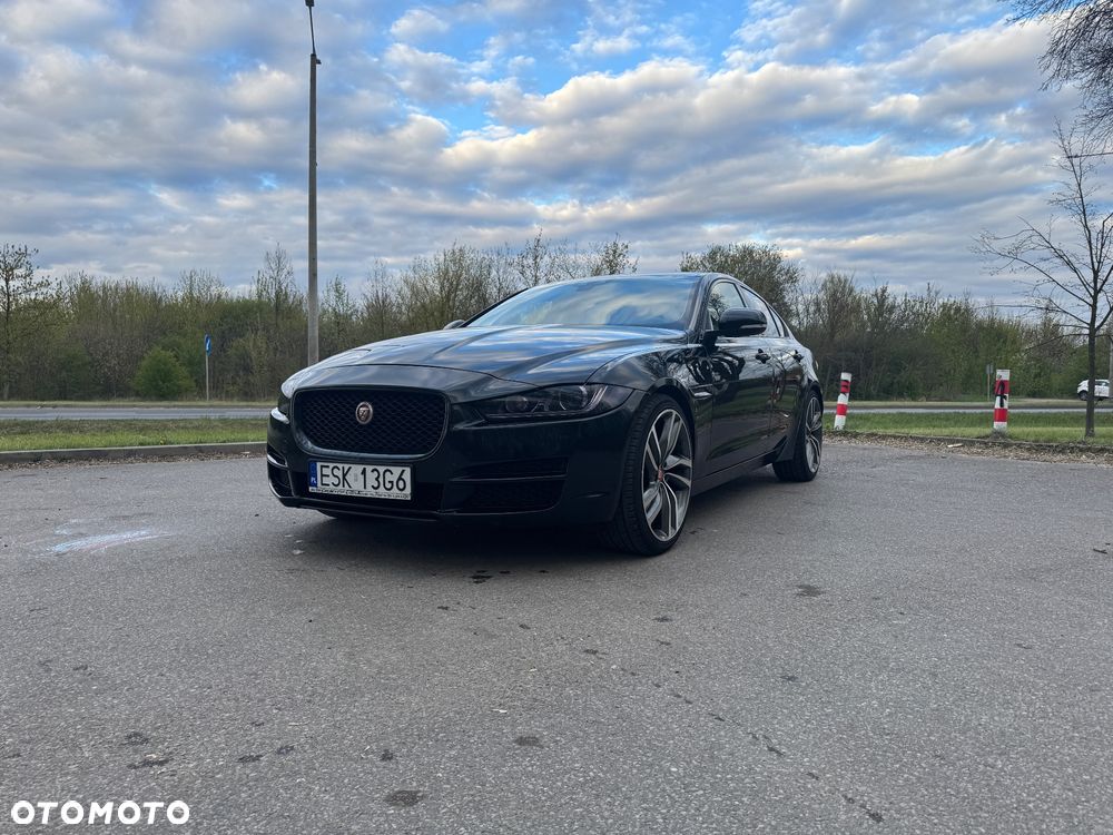 Jaguar XE 2.0 T Portfolio - 2