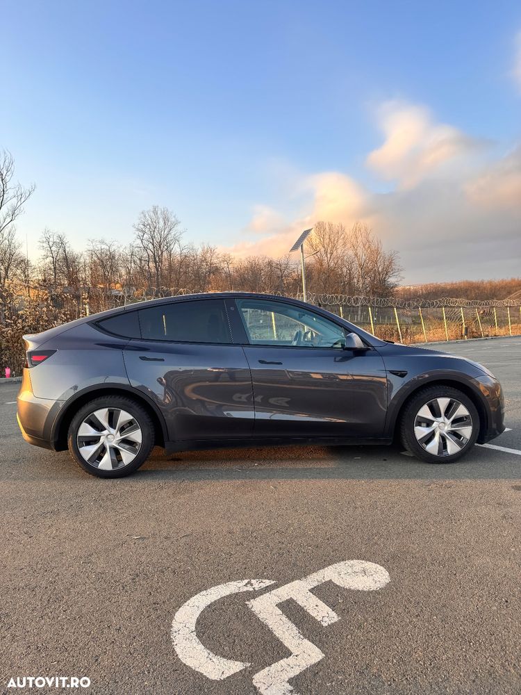Tesla Model Y - 6