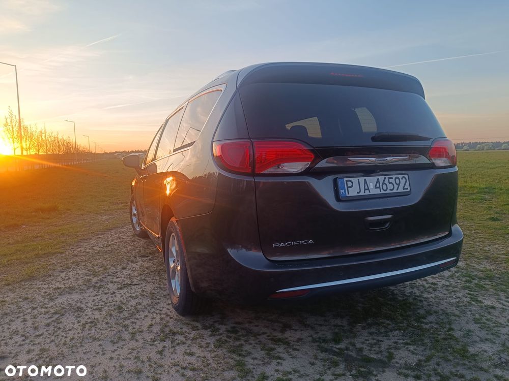 Chrysler Pacifica - 4