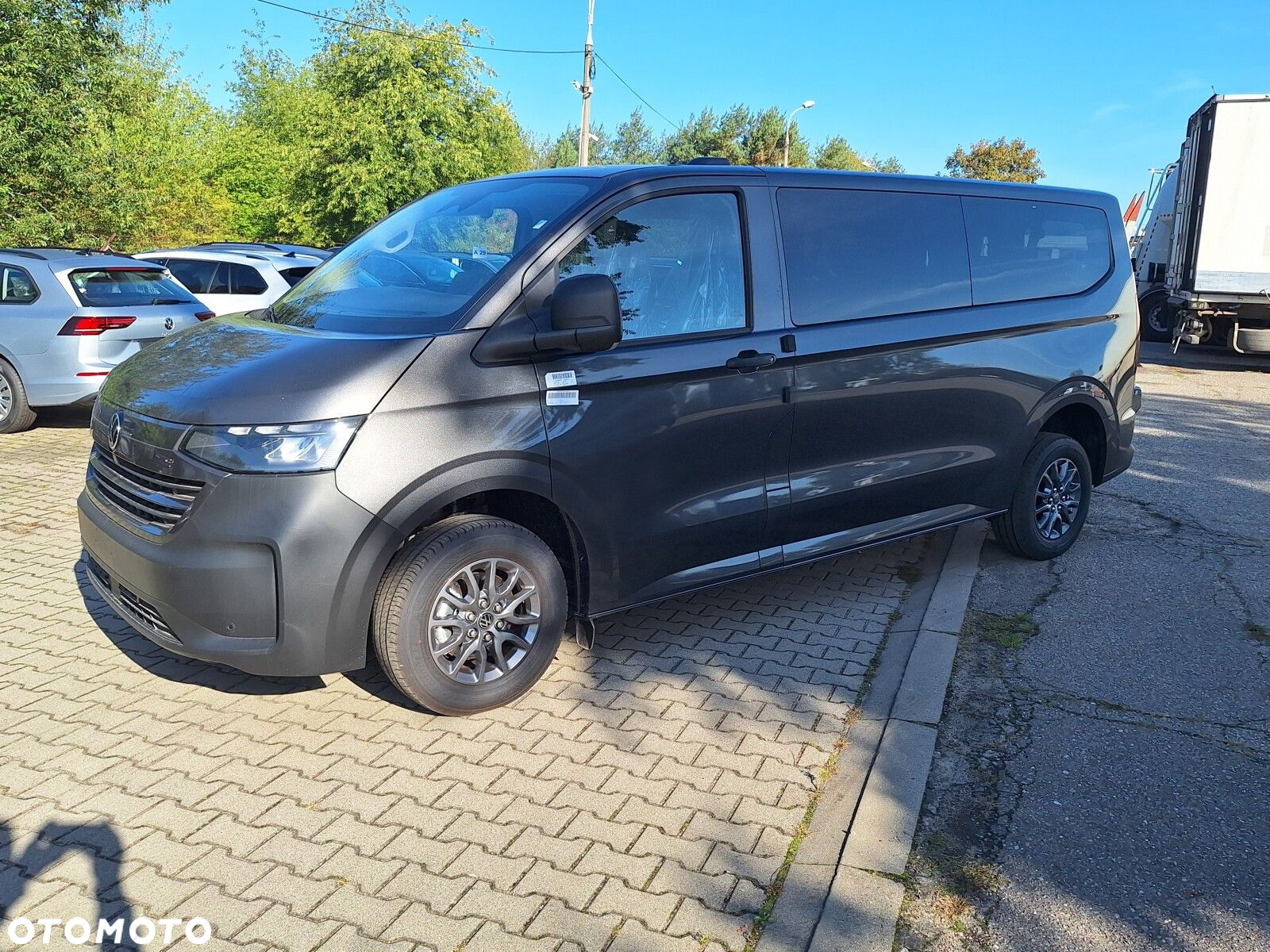 Volkswagen Caravelle - 9