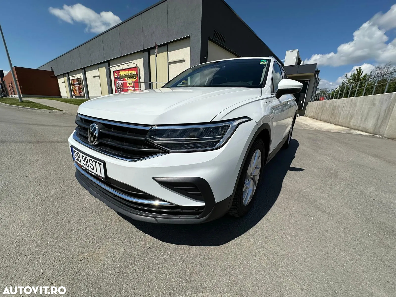 Volkswagen Tiguan - 11