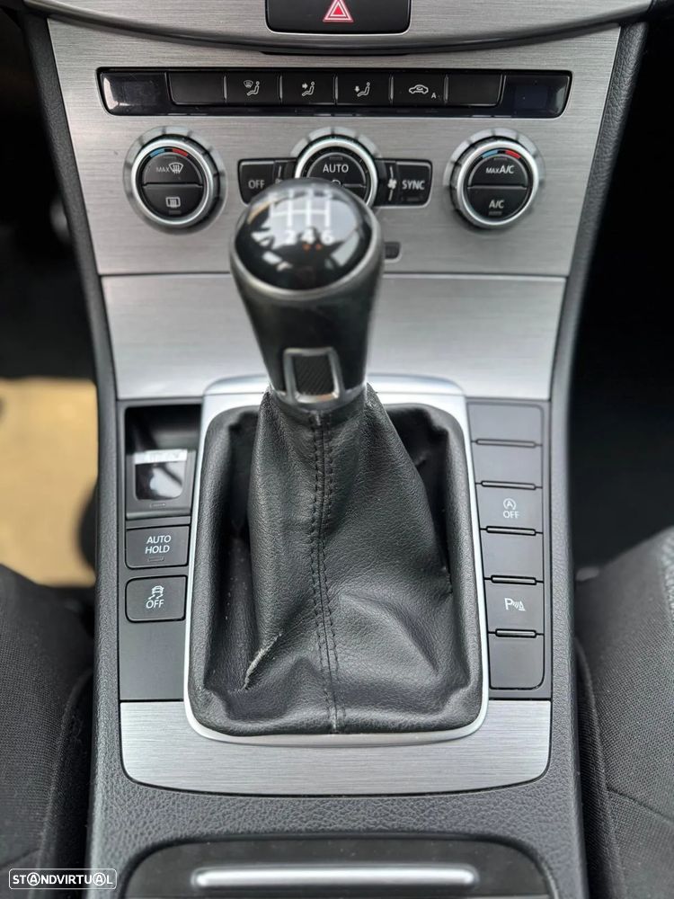 VW Passat Variant 1.6 TDI Confortline Navig - 16