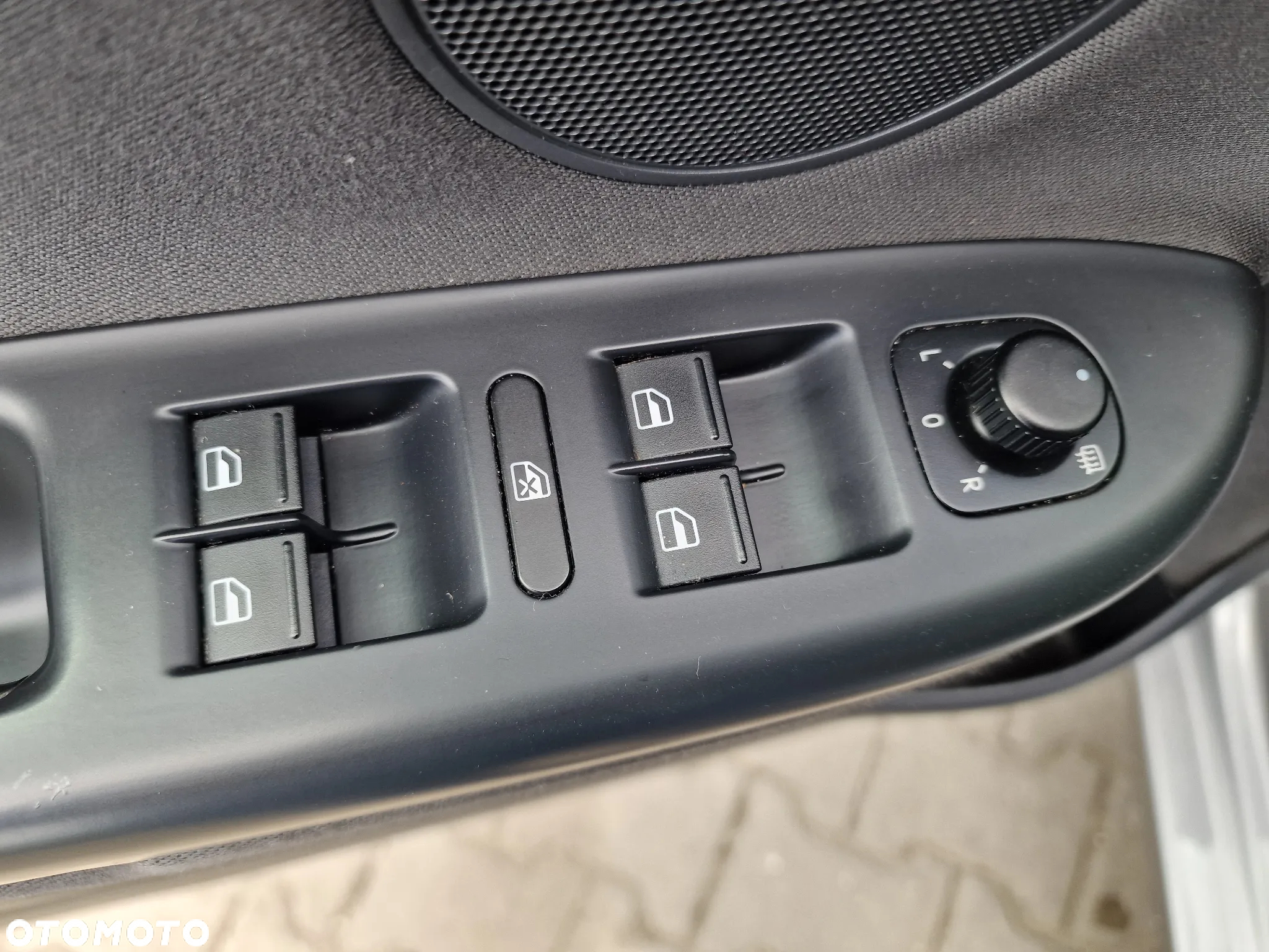 Volkswagen Golf Plus 1.6 TDI BlueMot Comfortline DSG - 29
