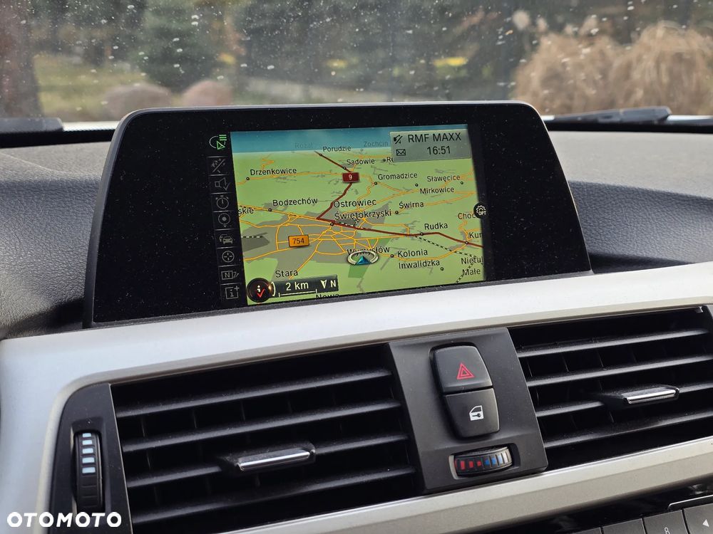 BMW Seria 3 320d Sport Line - 7