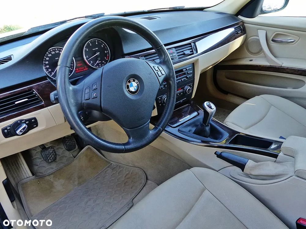BMW Seria 3 318i Edition Exclusive - 18