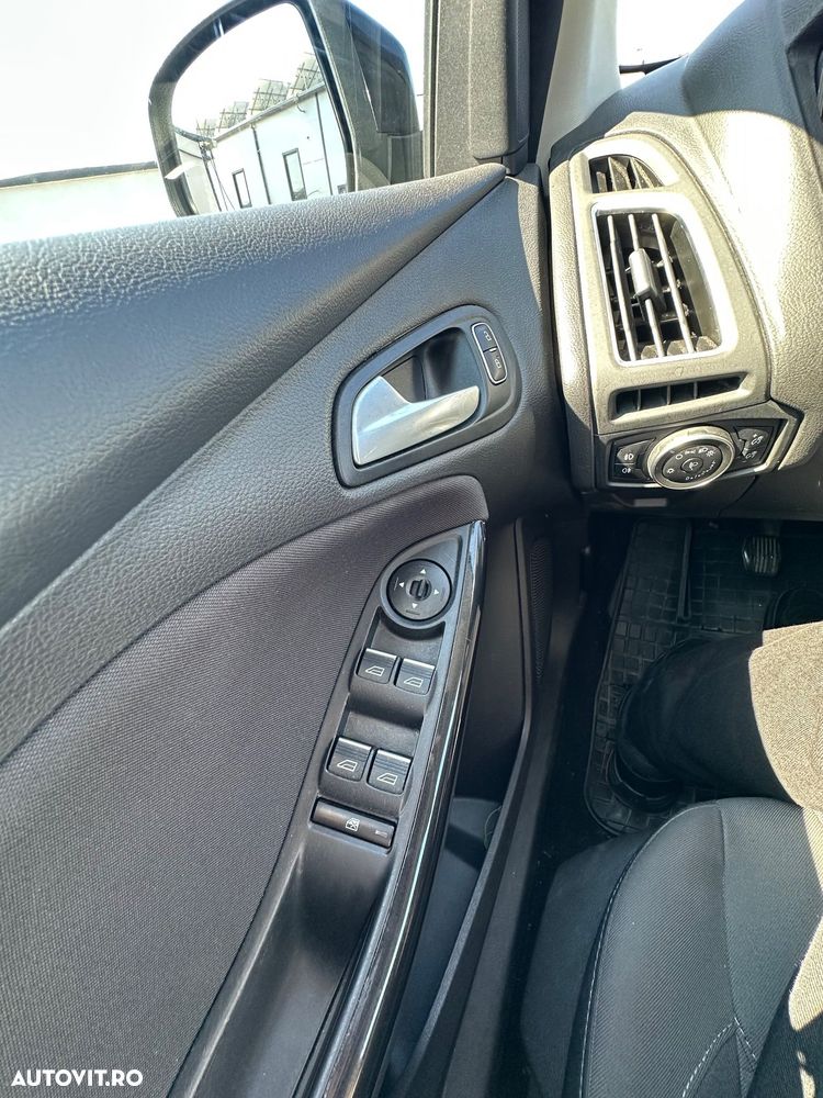Ford Focus 1.0 EcoBoost Titanium - 9
