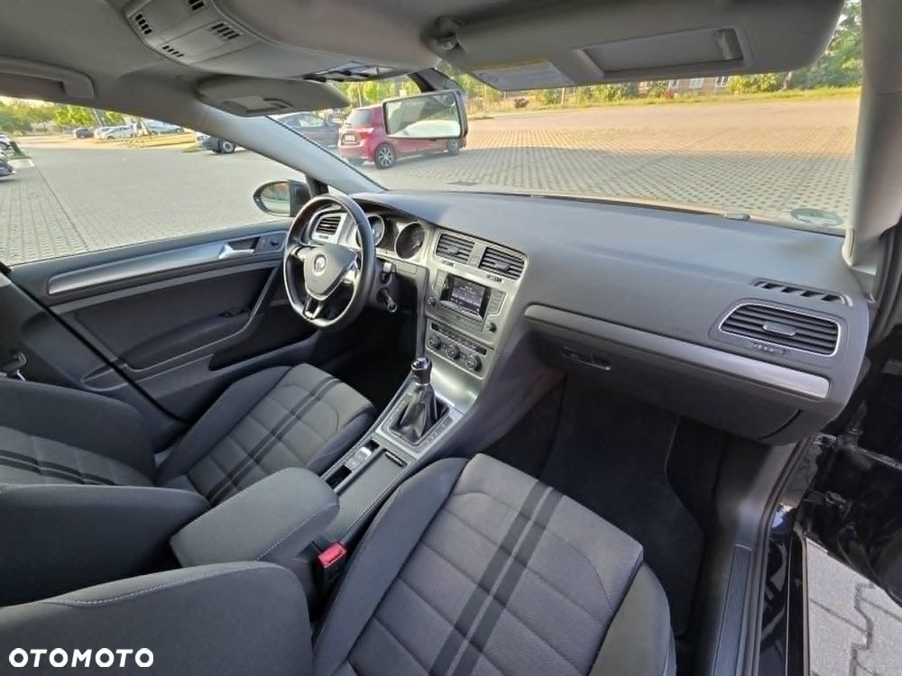 Volkswagen Golf - 10