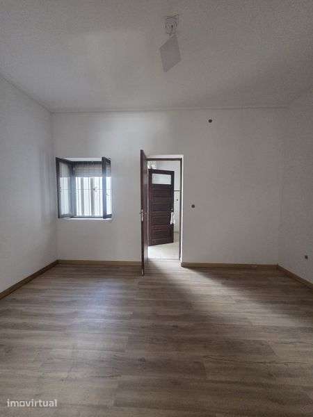 Predio para investimento com 4 habitações, garagem e terreno. - Grande imagem: 3/12