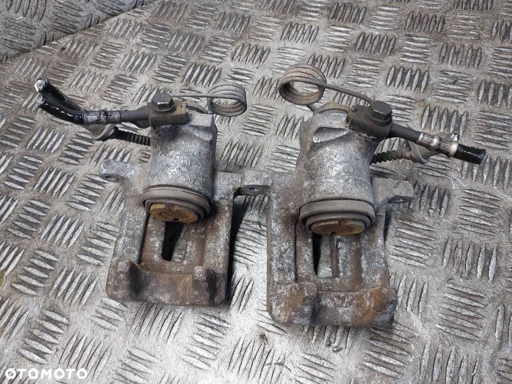 TARCZE HAMULCOWE TYŁ + ZACISKI VOLKSWAGEN PASSAT B5 - 2