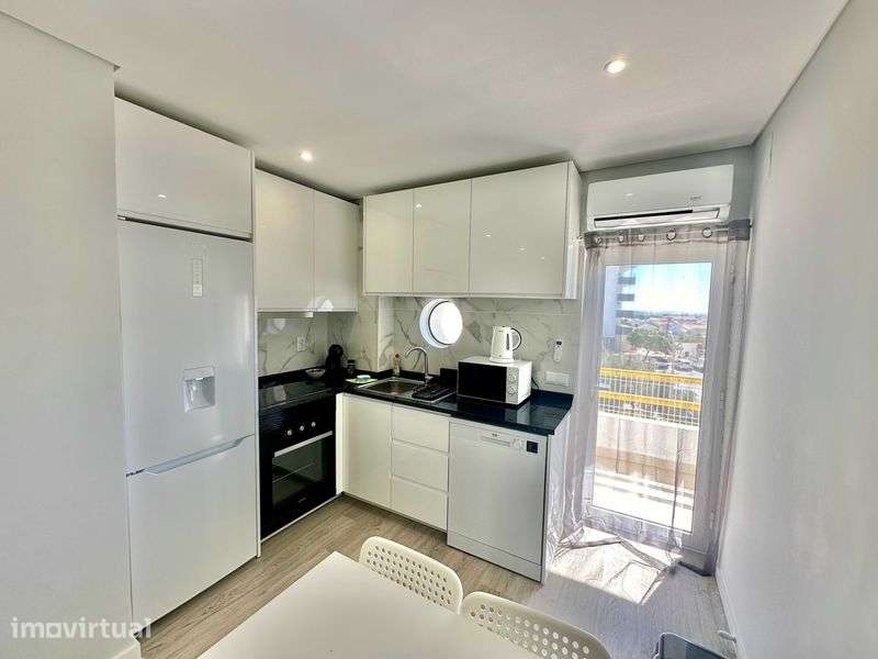 T2 renovado e mobilado com piscina - Grande imagem: 4/9