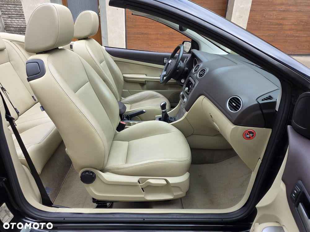 Ford Focus 2.0 16V Titanium - 13