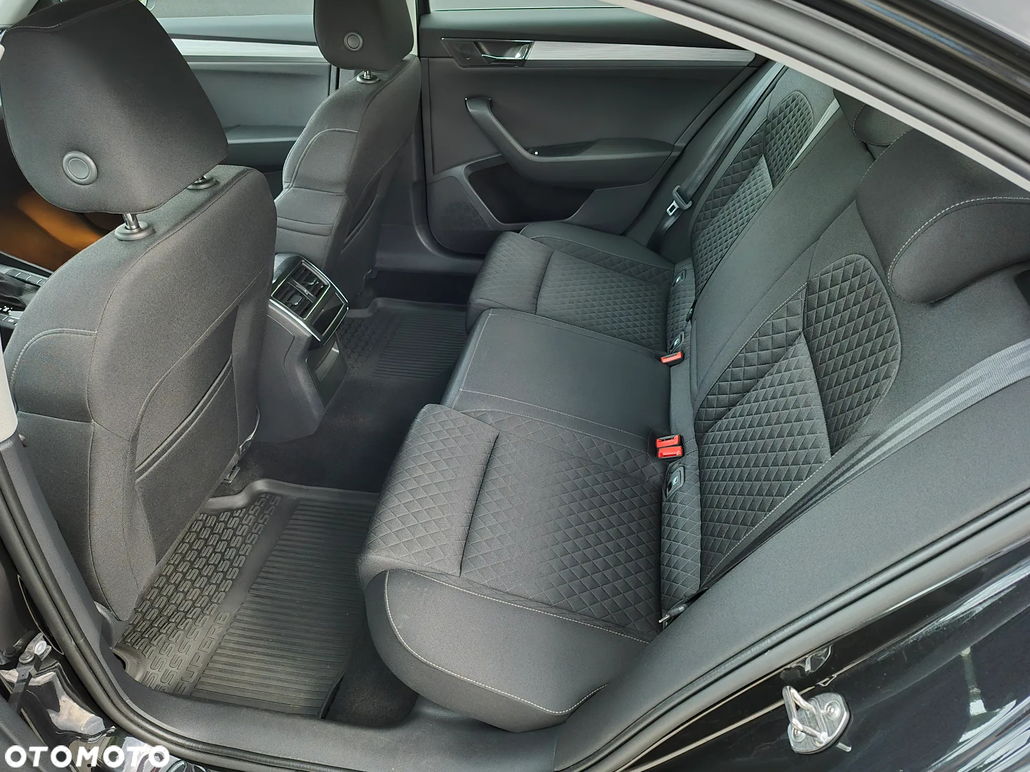 Skoda Superb 2.0 TSI Ambition DSG - 6
