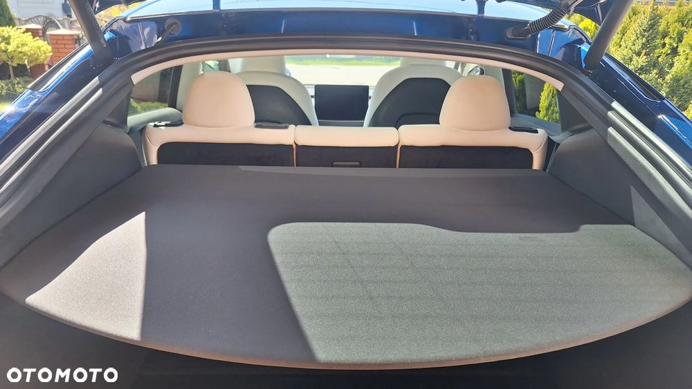 Tesla Model Y - 11