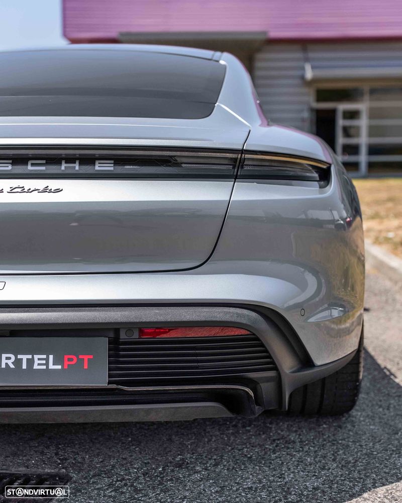 Porsche Taycan Turbo - 15