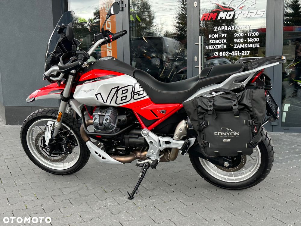 Moto Guzzi V85 - 32