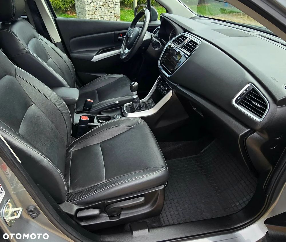 Suzuki SX4 S-Cross 1.4 T Elegance 4WD - 32