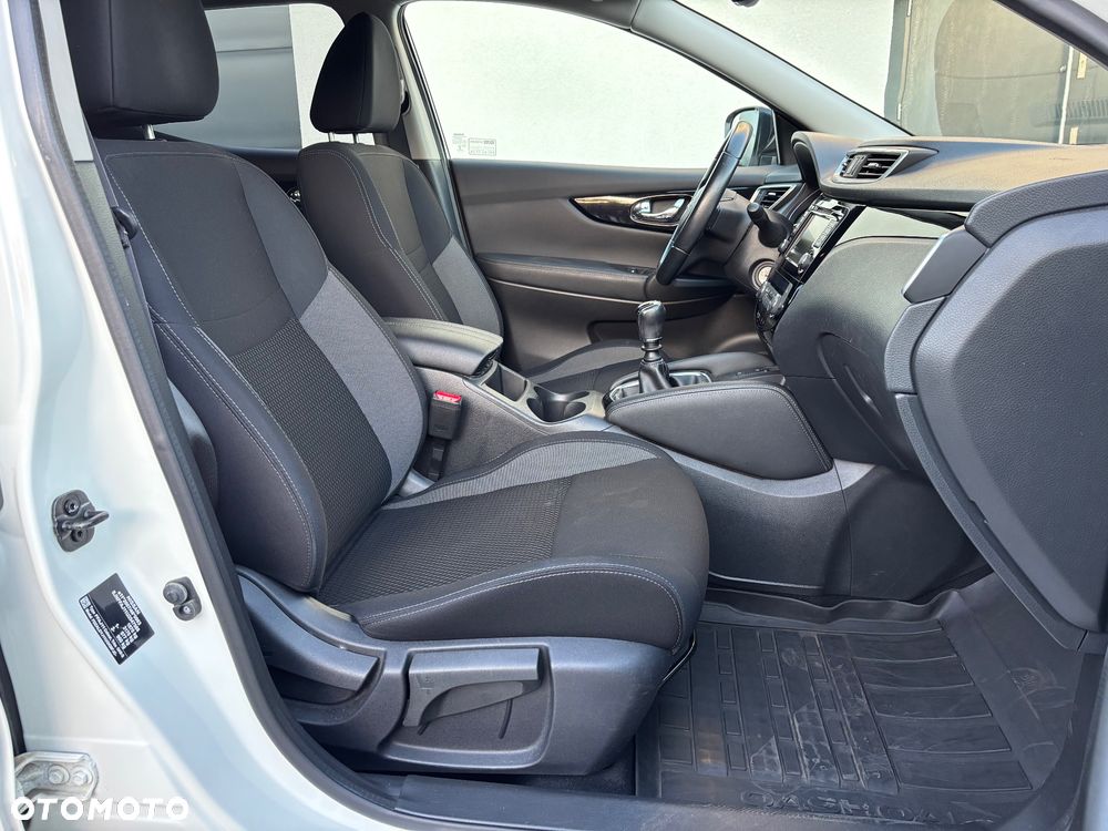 Nissan Qashqai 1.3 DIG-T N-Connecta EU6d - 32