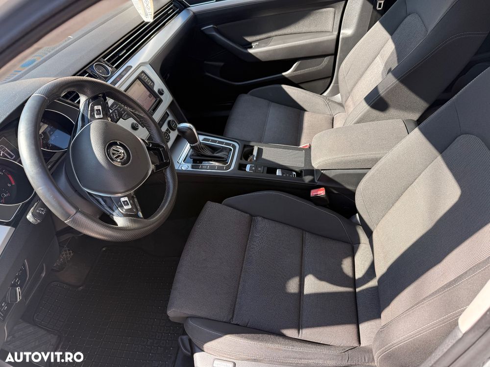Volkswagen Passat 2.0 TDI DSG Comfortline - 11