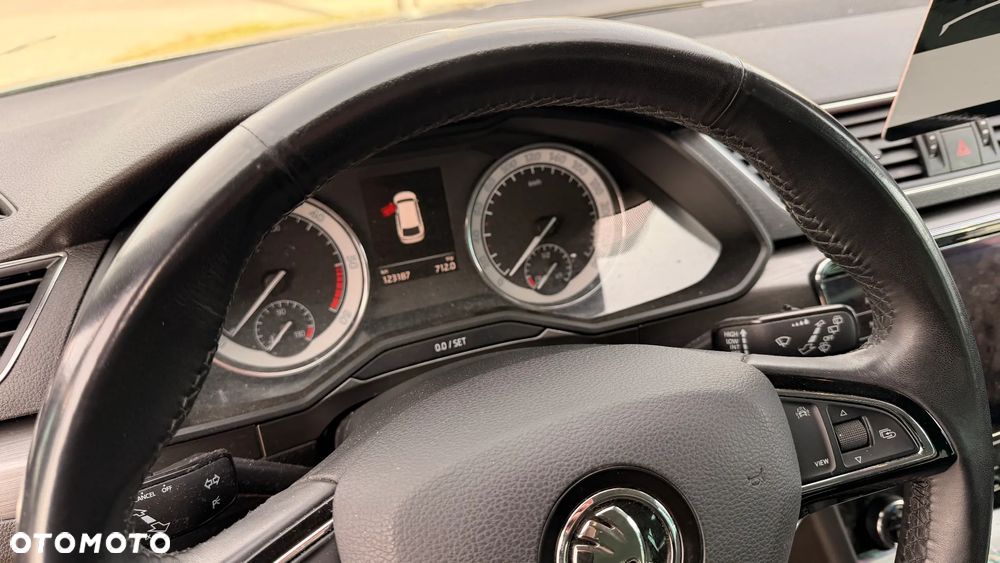 Skoda Superb 2.0 TDI Ambition - 9