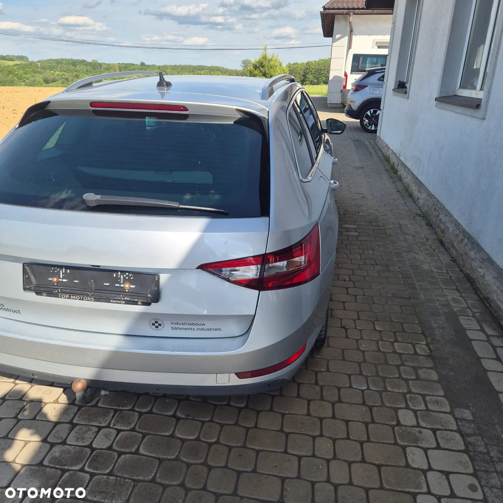 Skoda Superb 2.0 TDI DSG Active - 7
