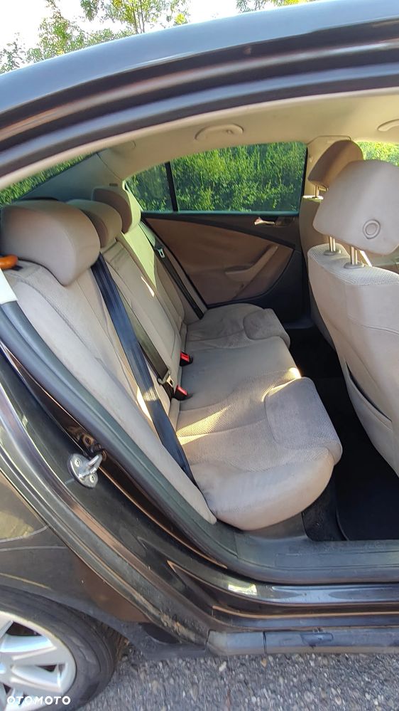 Volkswagen Passat 2.0 FSI Comfortline - 13