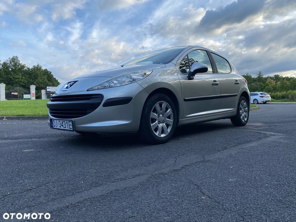 Peugeot 207 - 1