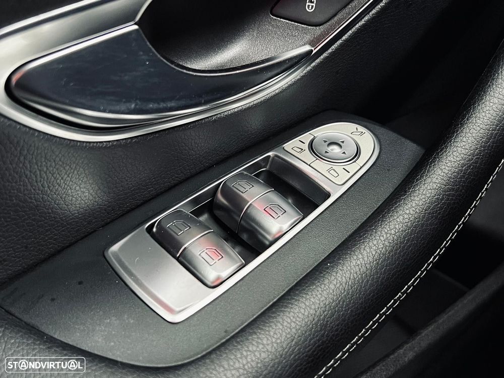 Mercedes-Benz E 220 d AMG Line - 32