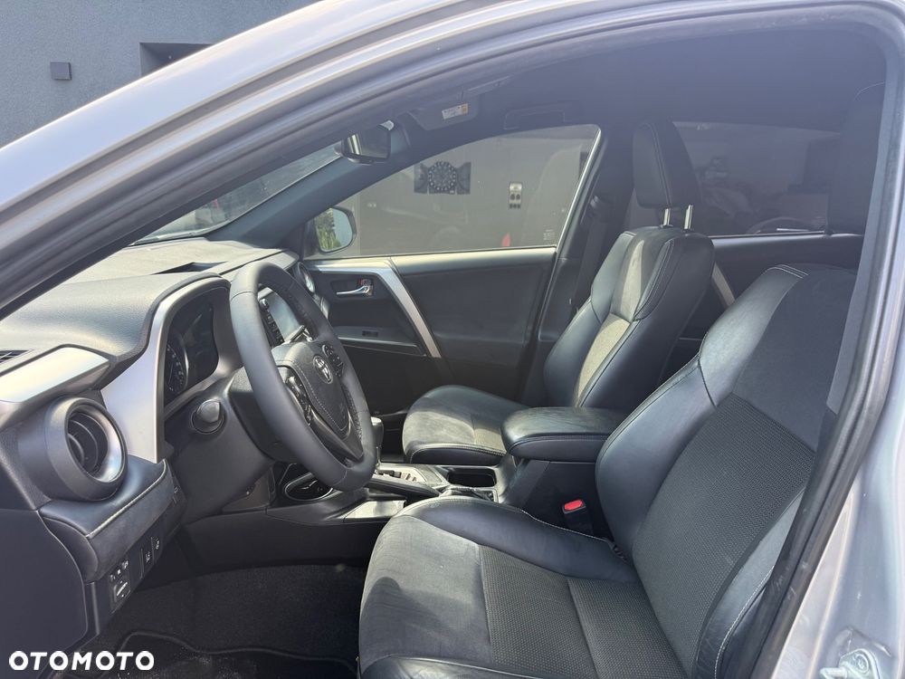 Toyota RAV4 Hybrid Silver 4x4 - 8