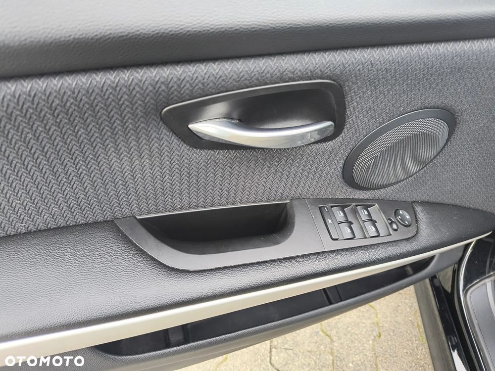 BMW Seria 3 320i - 17