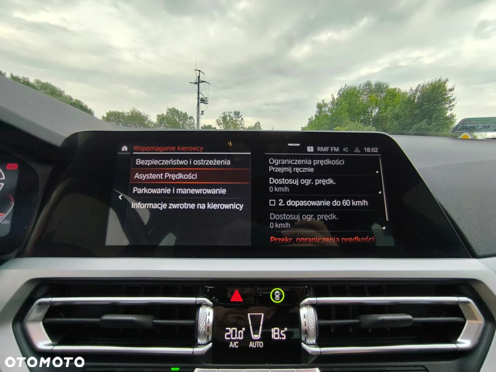 BMW Seria 3 318i - 26