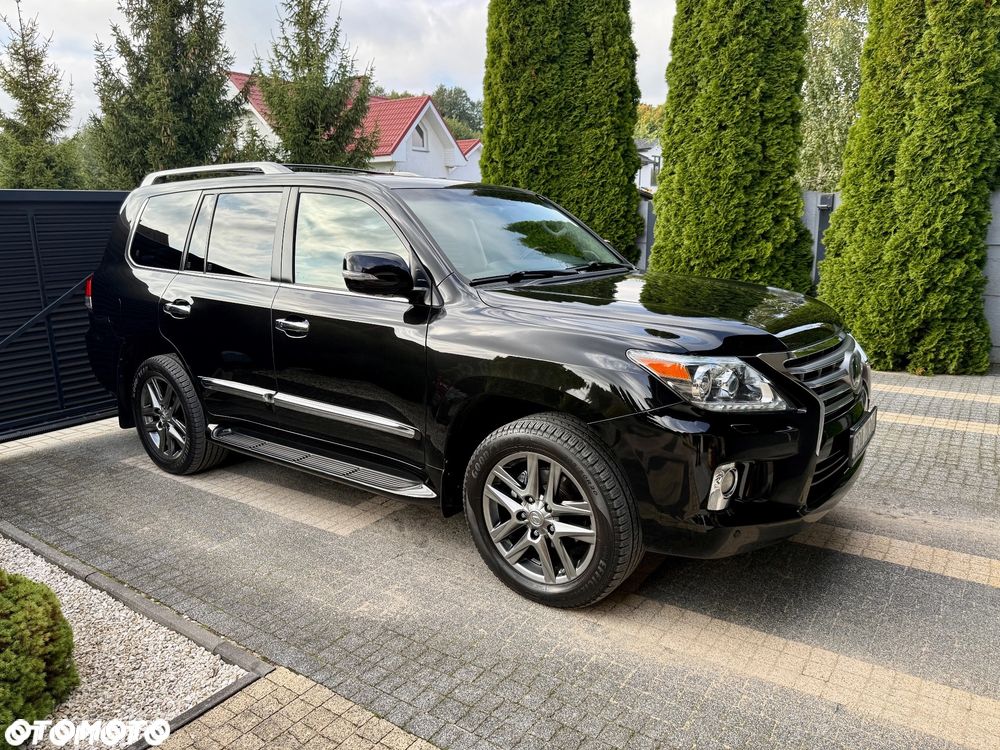 Lexus LX