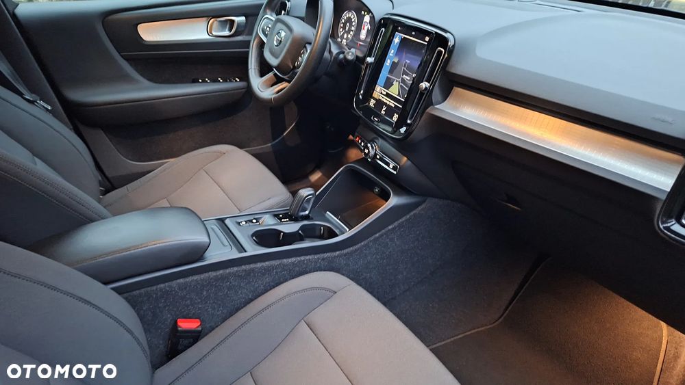 Volvo XC 40 T3 Geartronic Momentum Pro - 15