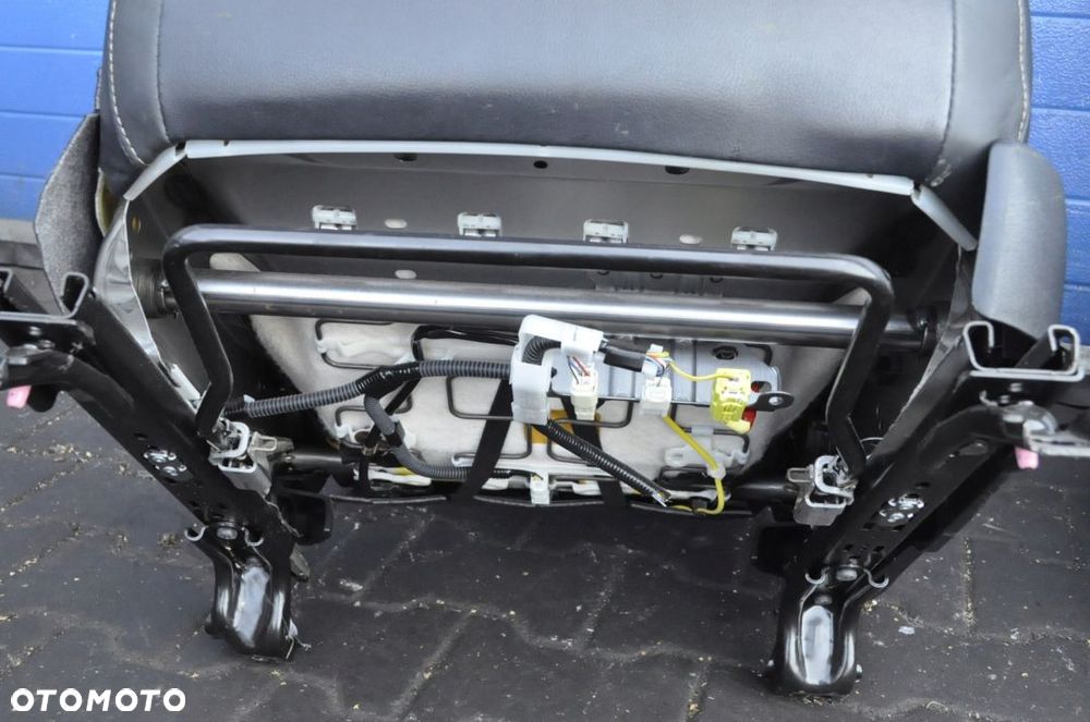TOYOTA RAV4 IV FOTELE KANAPA SKÓRA ELEKTRYKA - 7