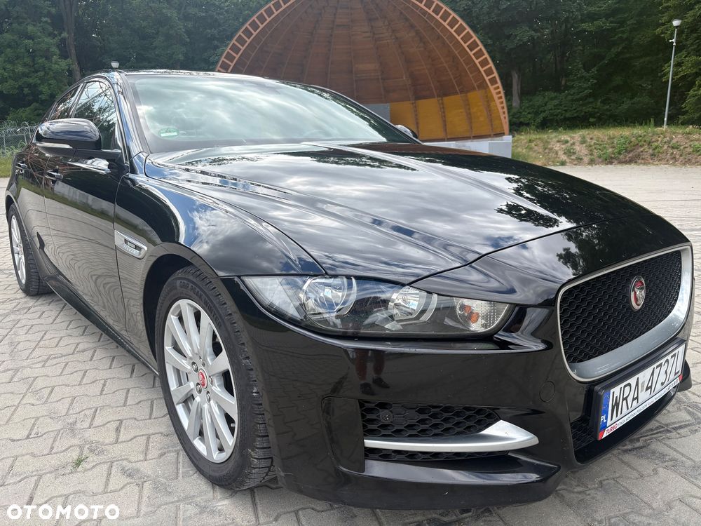 Jaguar XE 2.0 D R-Sport - 13
