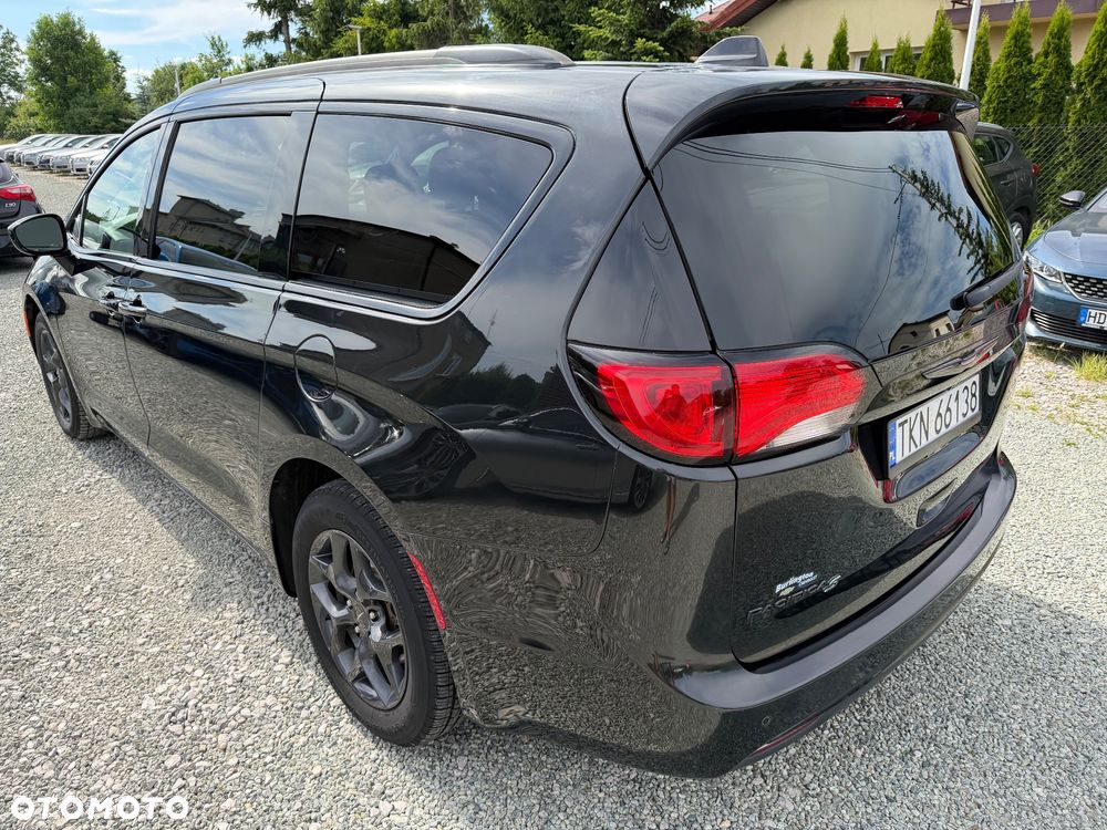 Chrysler Pacifica - 12
