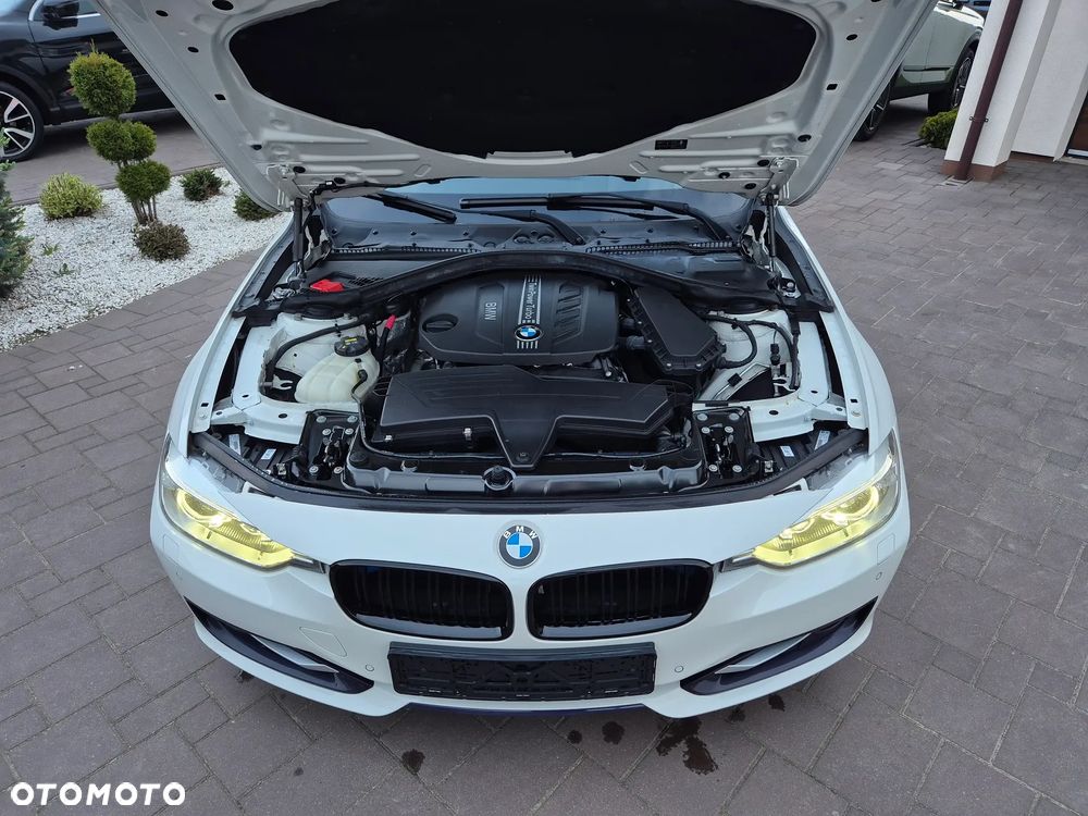 BMW Seria 3 320d Sport Line - 25