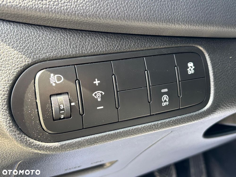 Kia Carens 1.7 CRDi M 7os EU6 - 24